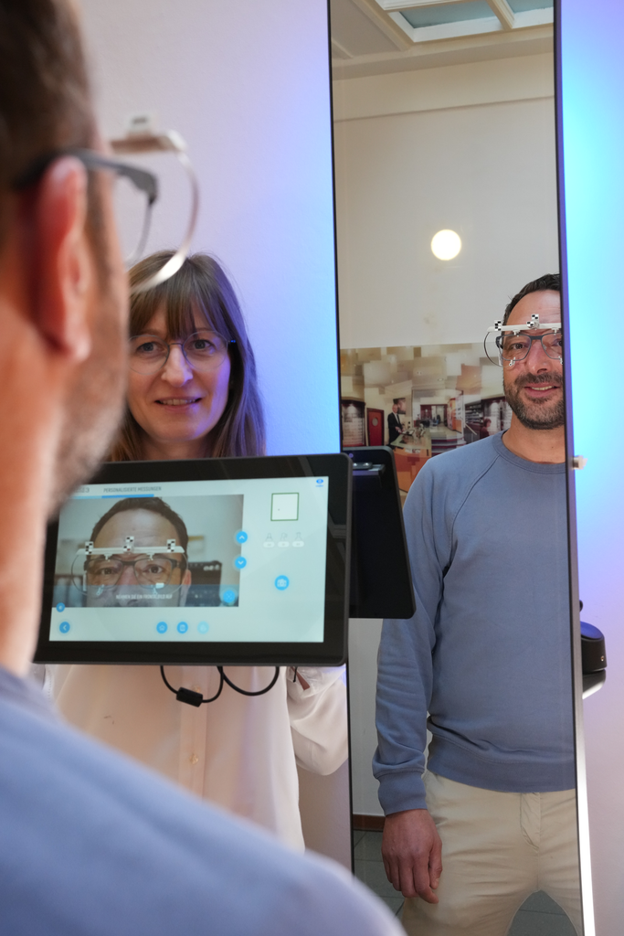 Präzise Brillenglaszentrierung mit dem Visioffice-Messsystem bei Brillen Krille in Rostock