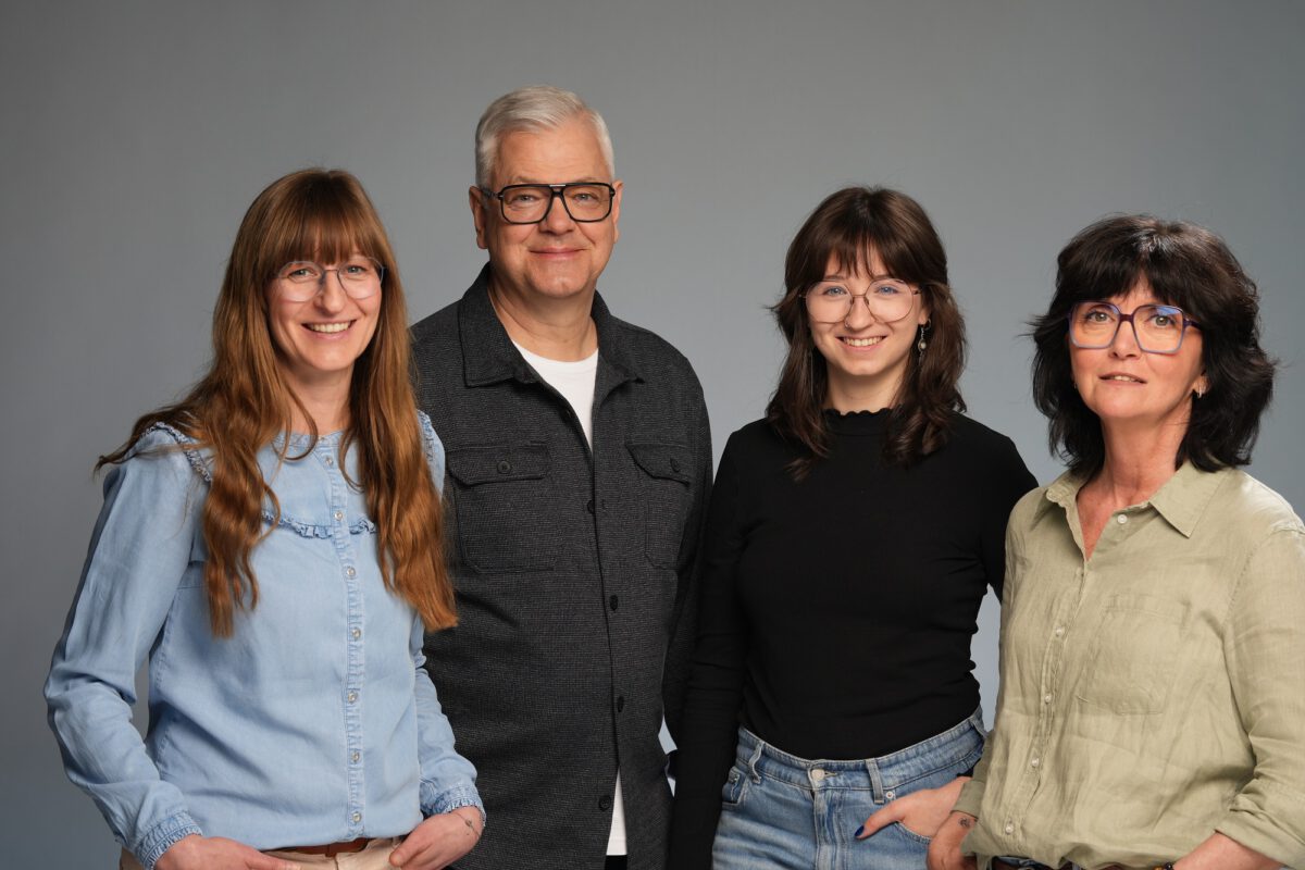 Das vierköpfige Team von Brillen Krille in Rostock